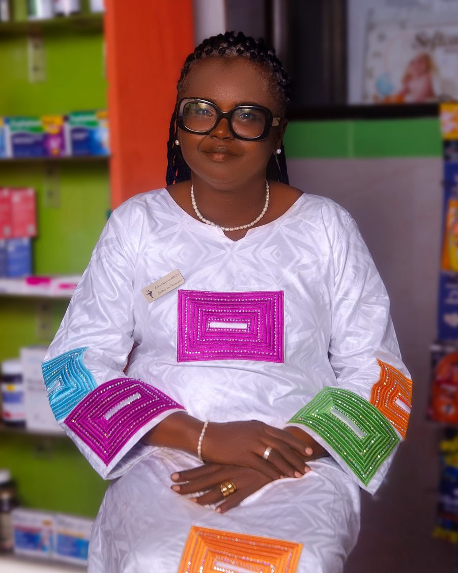 Portrait de la Dr Raïma MALICK, pharmacienne titulaire de la Pharmacie de l'Étoile à Cotonou